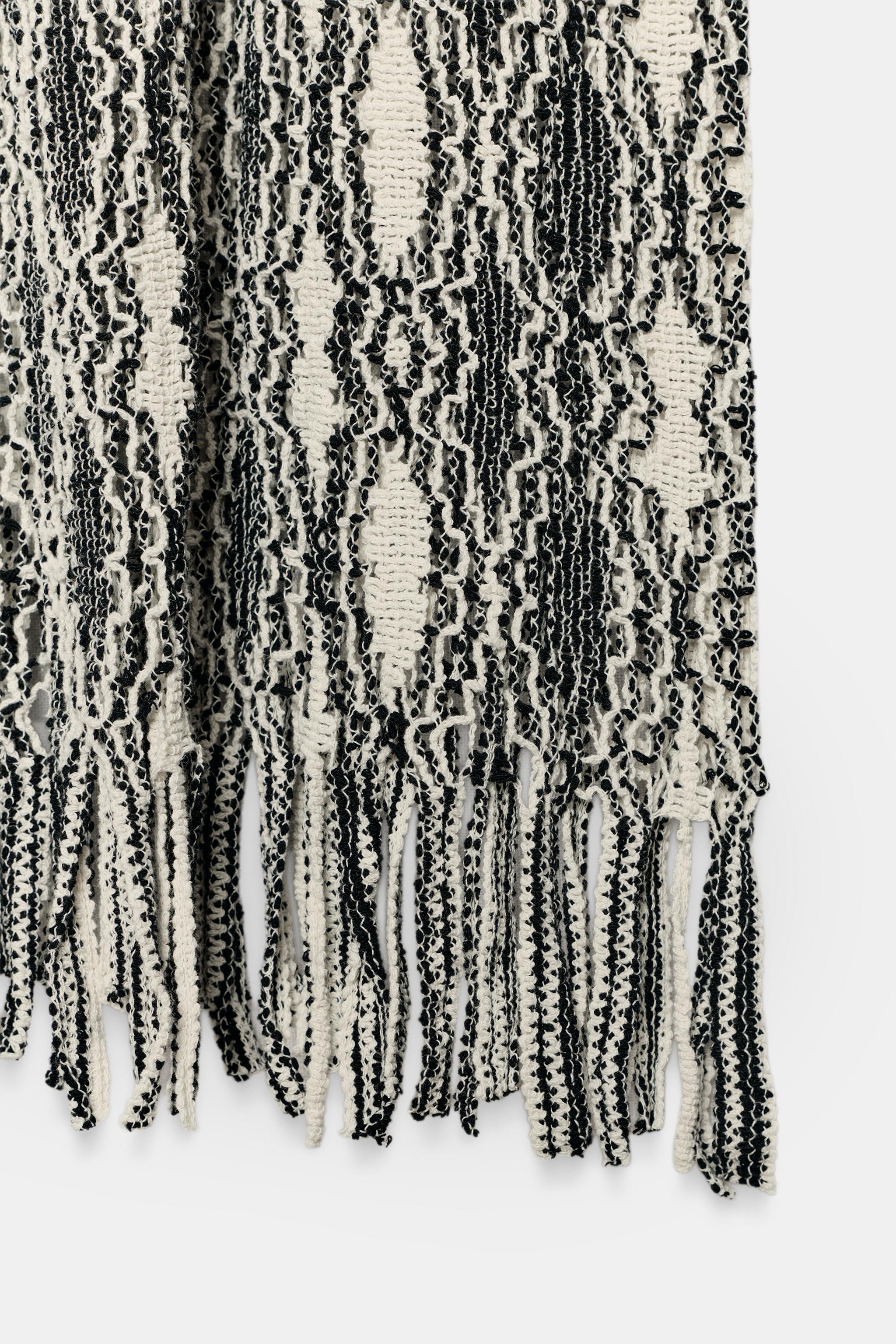 ROBE EN MAILLE À FRANGES
